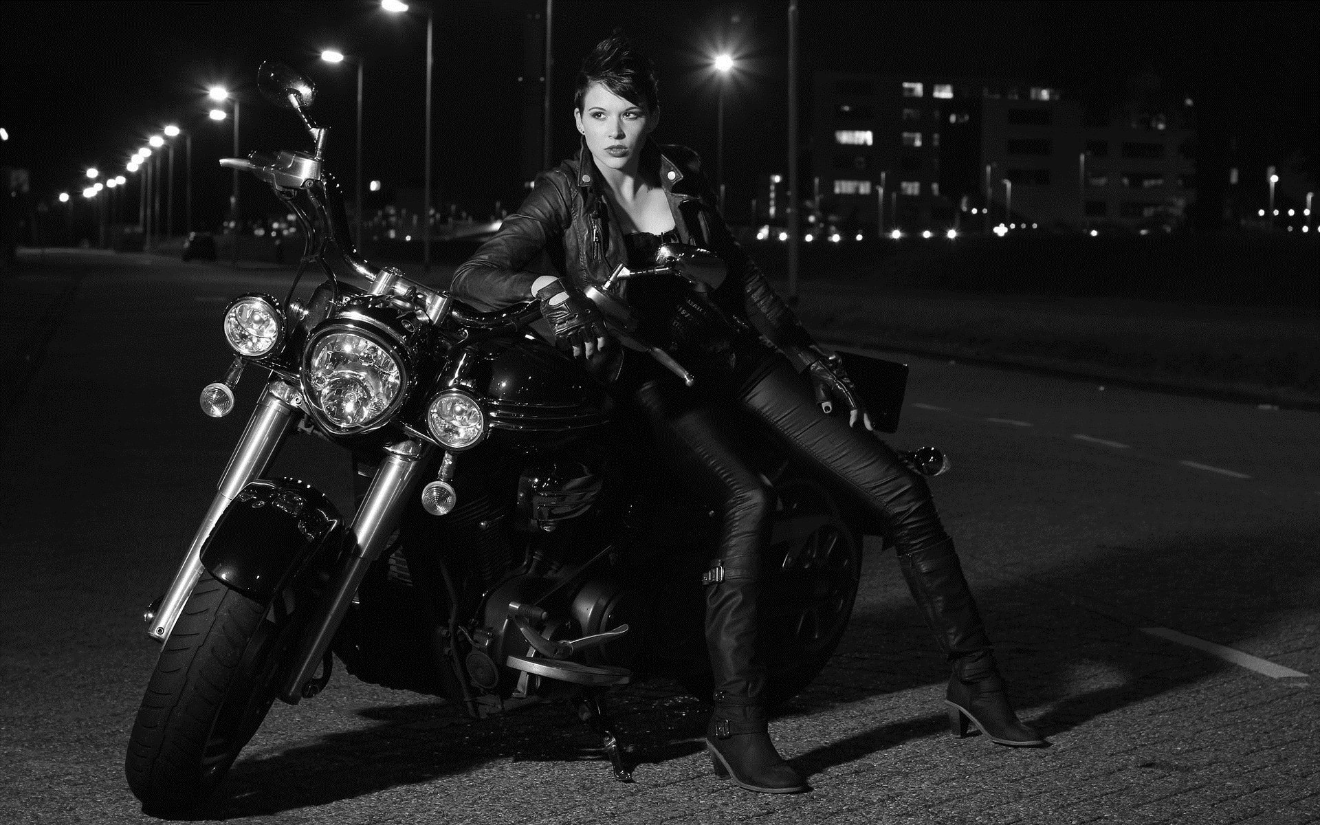 Photo Beautiful girls and motorcycles in Kuala Lumpur
