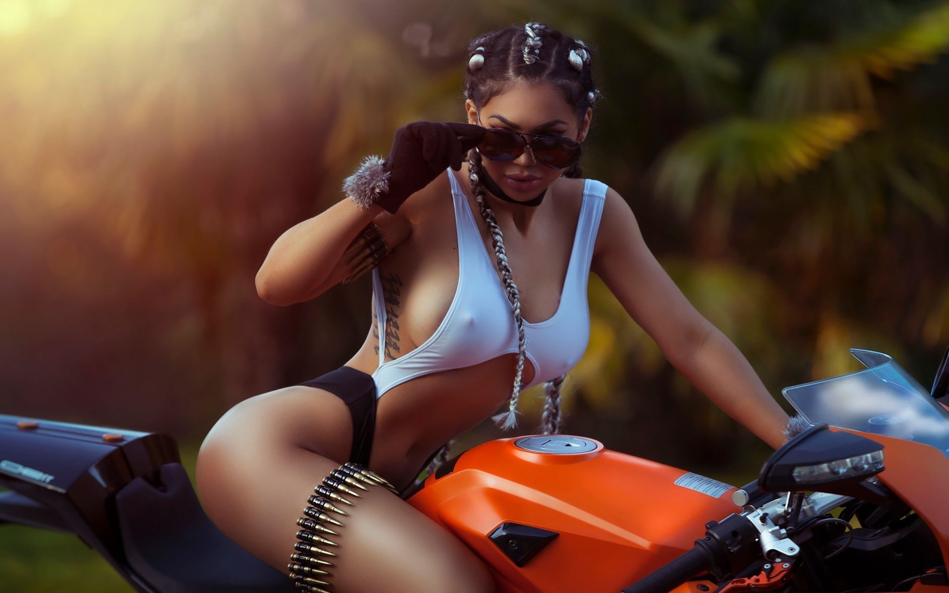 Take a pause and enjoy Girls with tattoos and motorcycles — streaming from Kuala Lumpur
