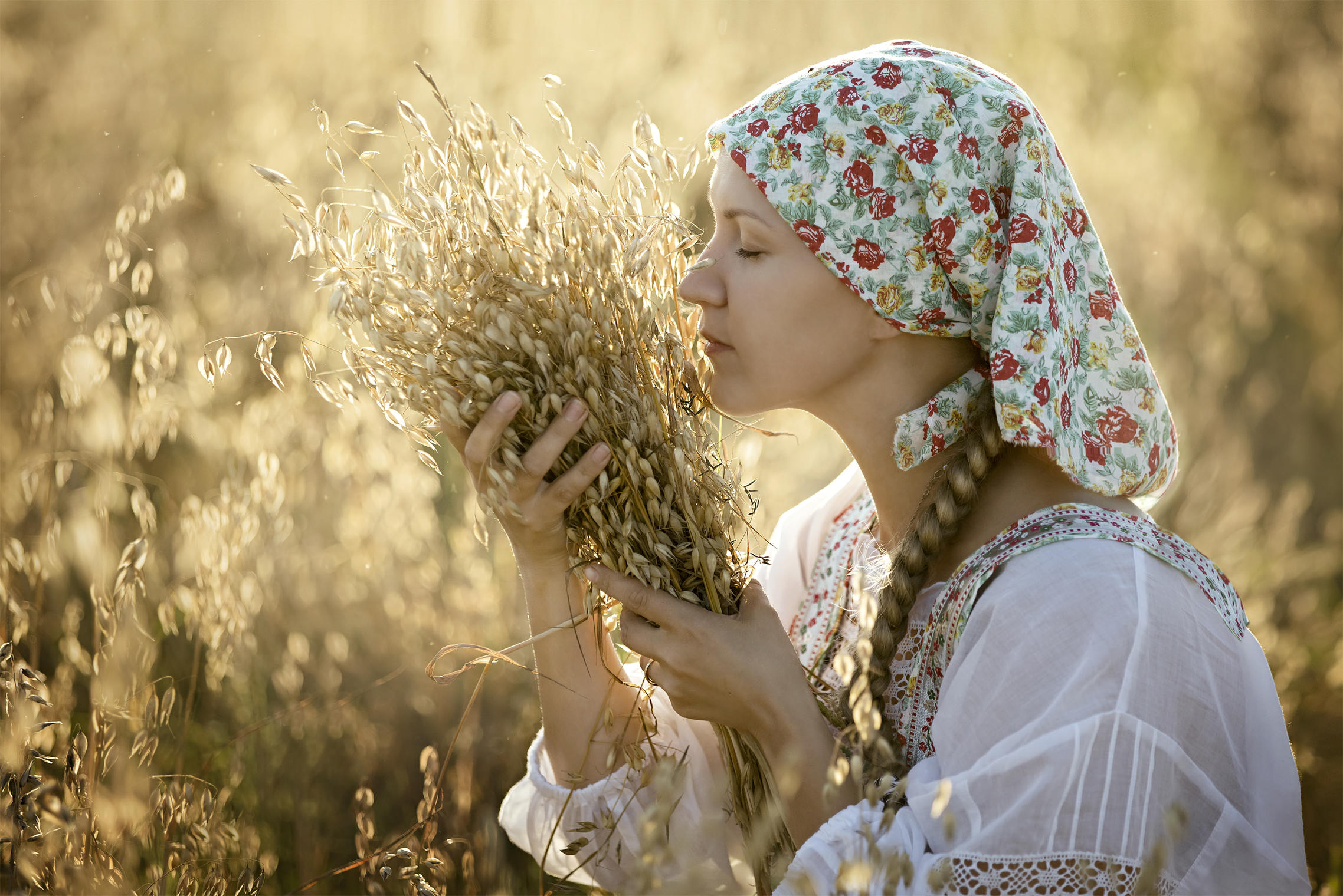 Photo Women in Slavic costumes in Kuala Lumpur